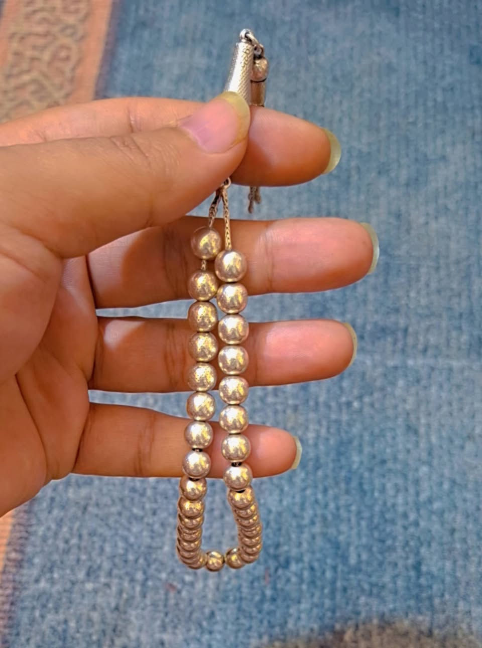 السلام عليكم ... سبحه فضه للبيع السعر ١٢٥ .... محبس عقيق اصلي ٨٠ .... محبس موزرلك اصلي ٦٥ 🦅  ***********
