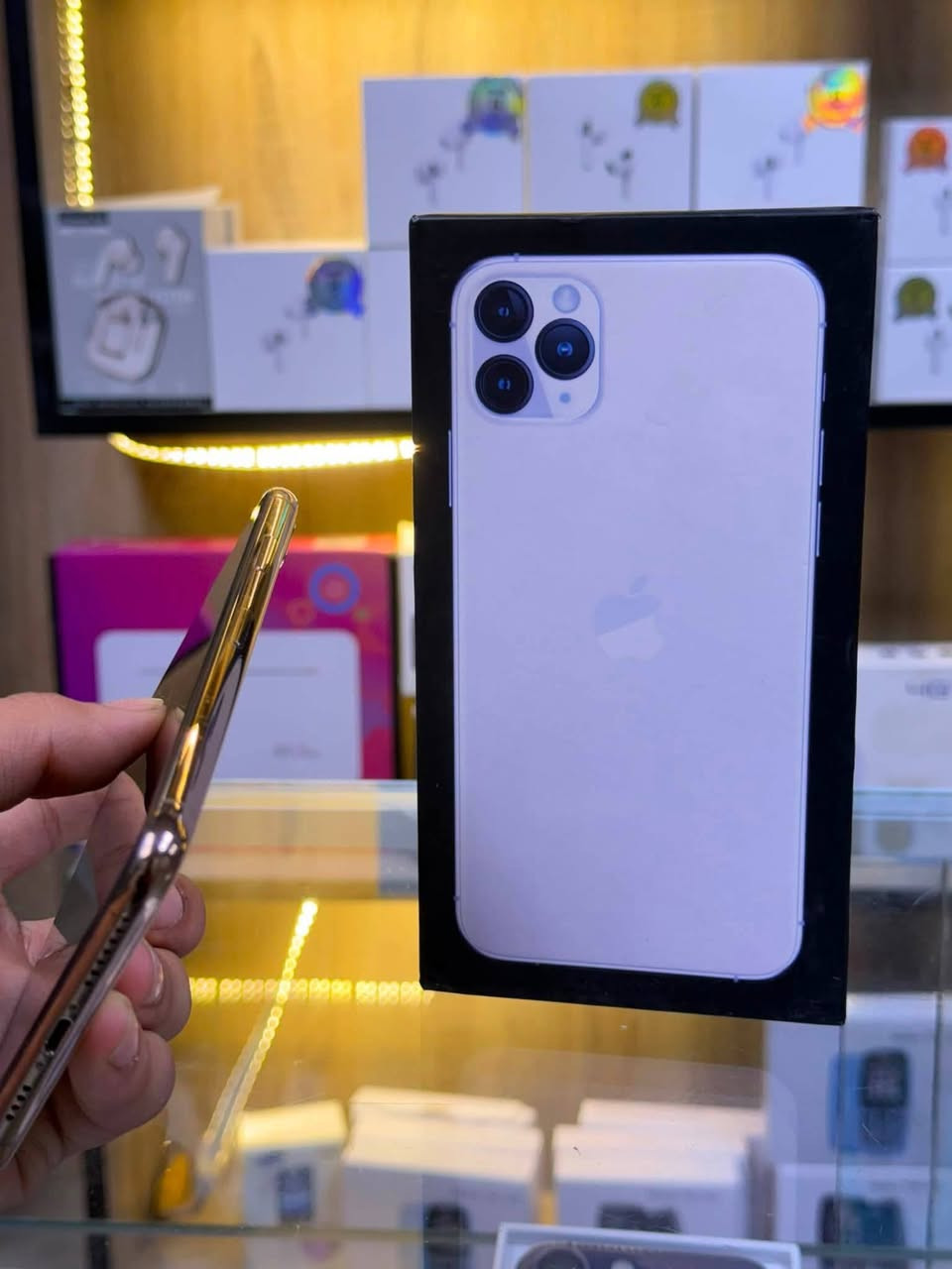 ايفون 11بروماكس لون مميز لذهبي  ذاكره 256 بطاريه75 بلاديه  🔋 نموذج N 
 ممبدل بي شي مع ضمان 5 ايام  نضافه 100‎%‎ زلغ ما بي يخبل وتر بروف كامل ملحقاته الجهاز نضافه كانما فاتحه من الكارتونه بلحاسبه كله نورمال   
مكاني  كربلاء


**إذا كنت صاحب هذا الإعلان وتريد حذفه لأي سبب، رجاءا أرسل رسالة إلى الدعم الفني**