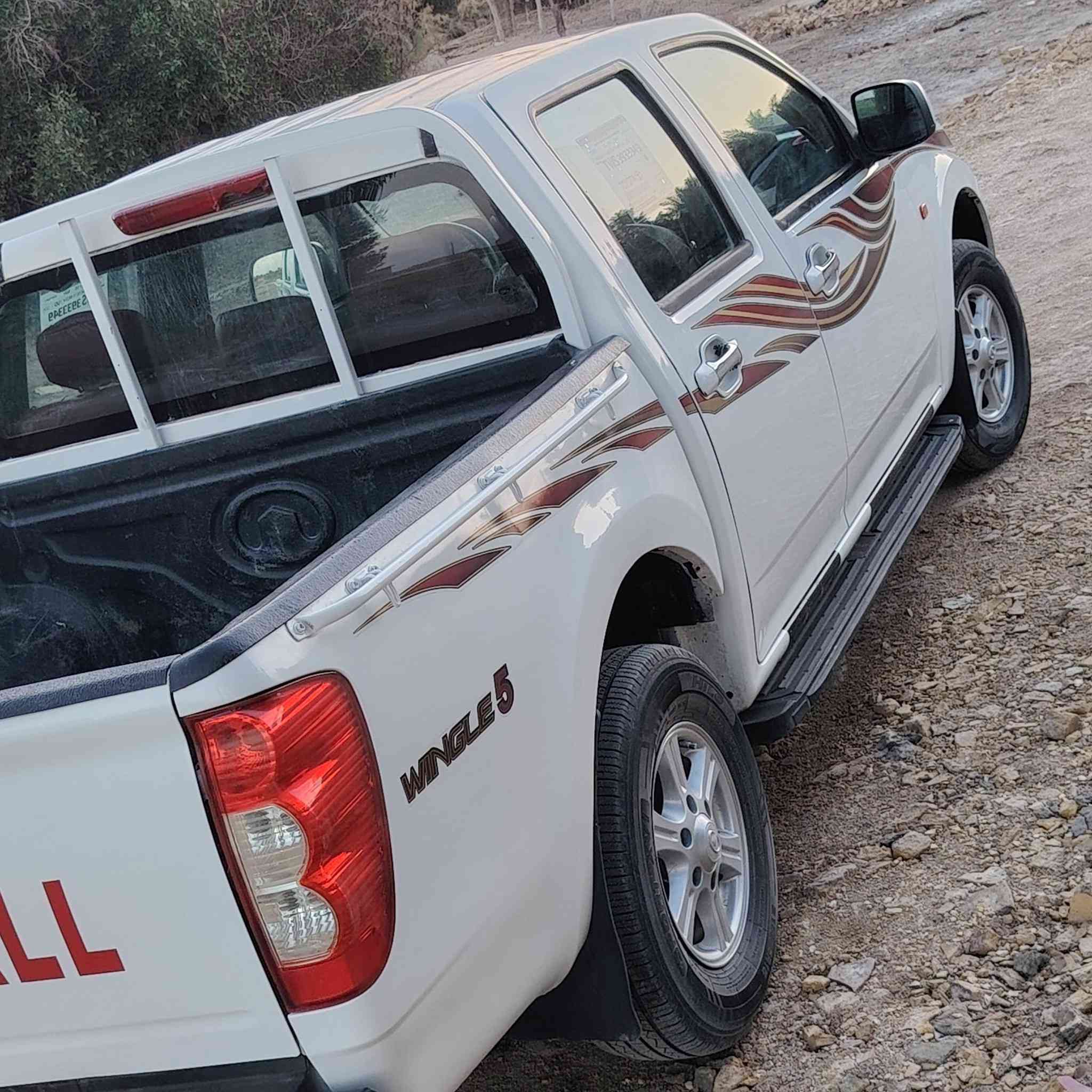 كريت ويل 21 سياره مصبوقه عام سبب طبك غرفته محتركه
سياره رقم قادسيه انكليزي
صبق فقط لاظربه ولاتبديل كير ومكينه ككلش نضيفة
حداديه تخم تاير كله جديد
السعر 85 وبيه مجال الشراي يتصل
***********
