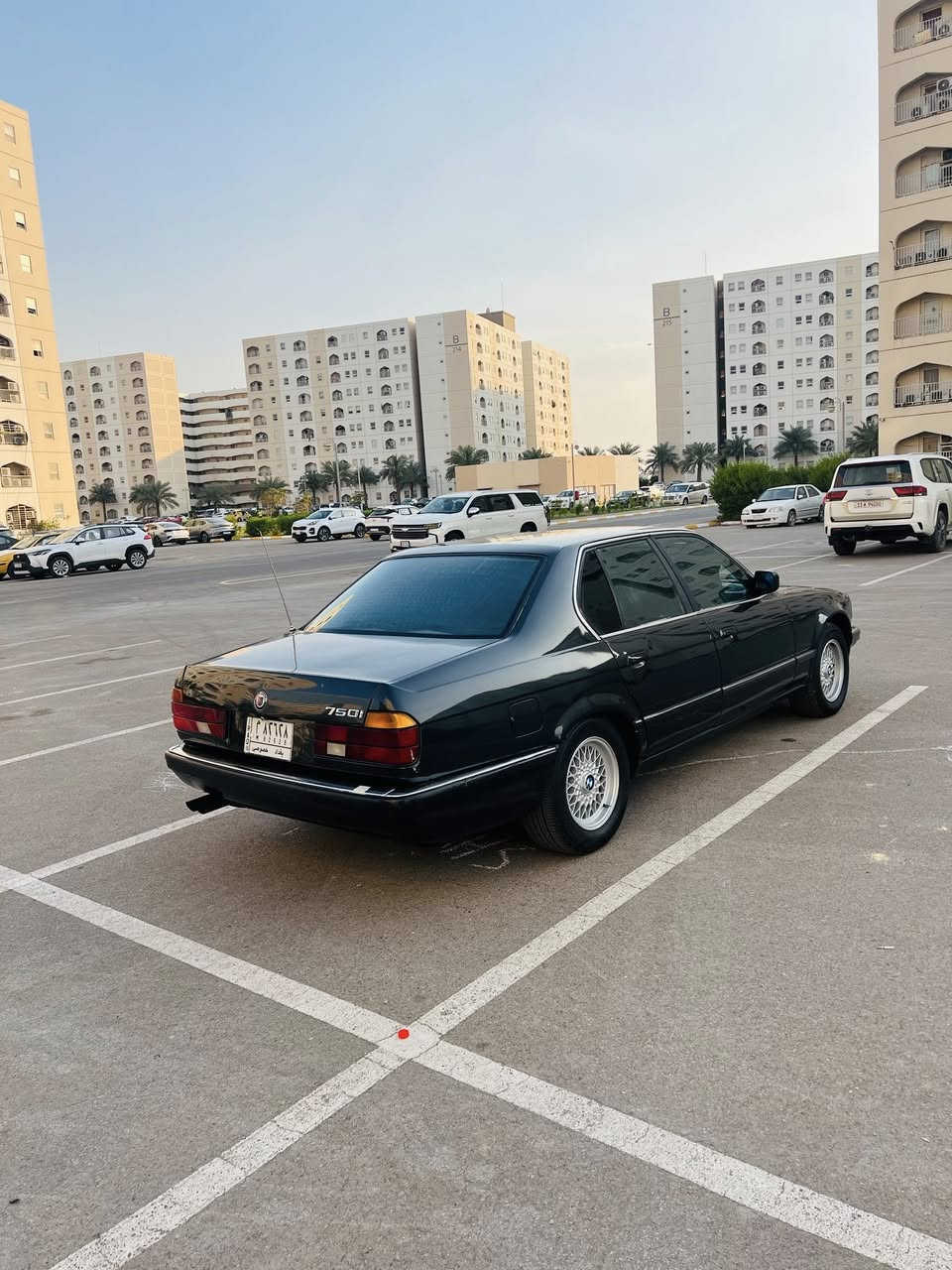 سلام عليكم للبيع بجم عريض BMW 735 اصل السياره رقم بغداد لون اسود كذاب السياره نضيفه حيل وجديده كير ومكينه مال حاويه شوف عينك غرفه جديده كامله تجي تشغل وتطلع ترايك للبصره تخم تاير جديد تخم ويل خليه جديد كامله من كلشي المنشور موضح كلشي بي كلج مروحه جديد يعني انسى شي اسمه حماوه ماكو نهائي وبل عافيه على الي تصير من نصيبه تحويل ثاني يوم مكان السياره بغداد بسمايه سعر السياره 65ورقه وبيها مجال بسيط حك الجيه رقمي *********** محمد الي يحب يستفسر يخابرني وبل خدمه
