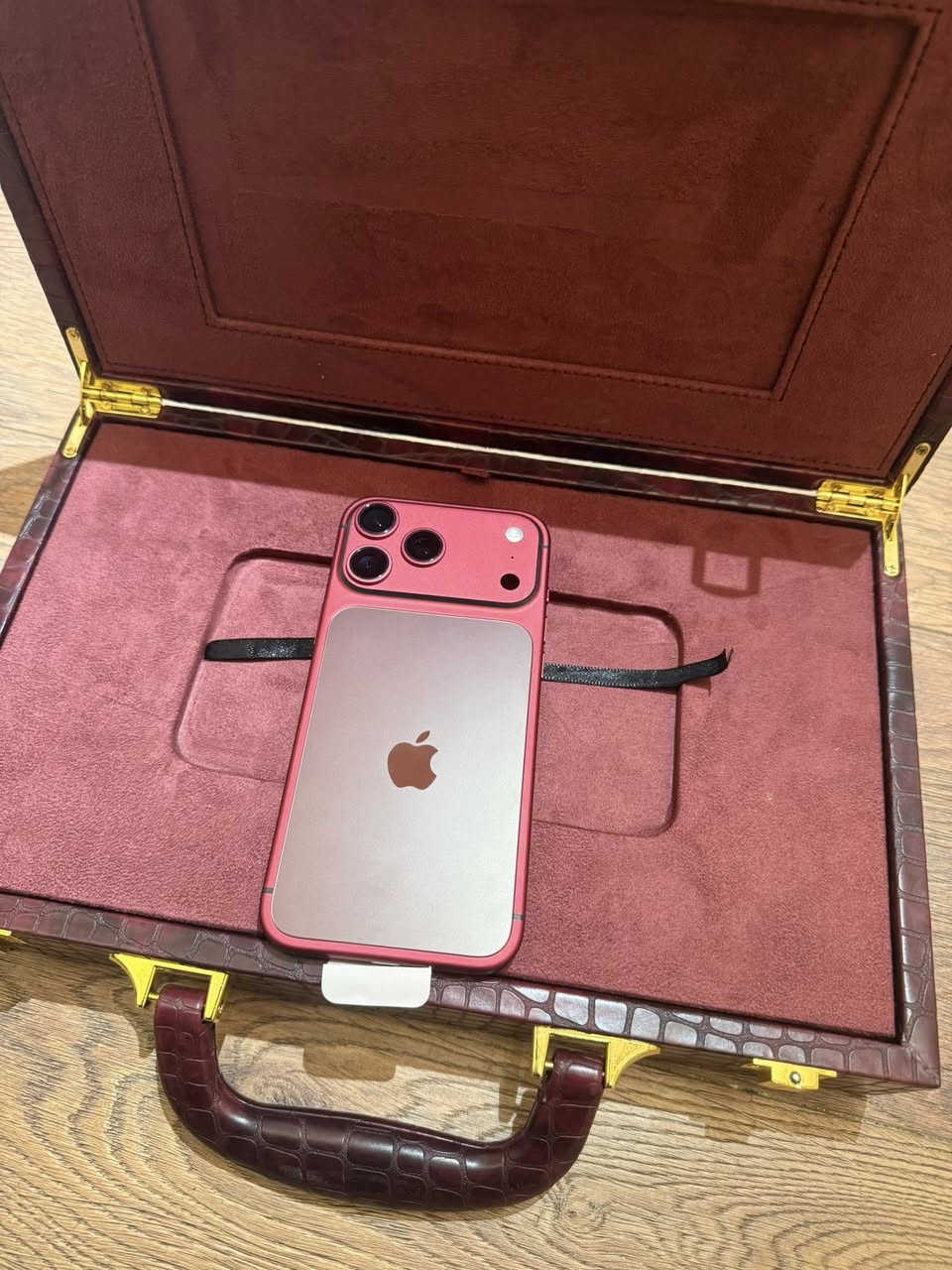 أيفون 17 برو ماكس جديد ما مأكتڤ لون عنابي بمليونين ونص مكاني بغداد البلديات 
***********
