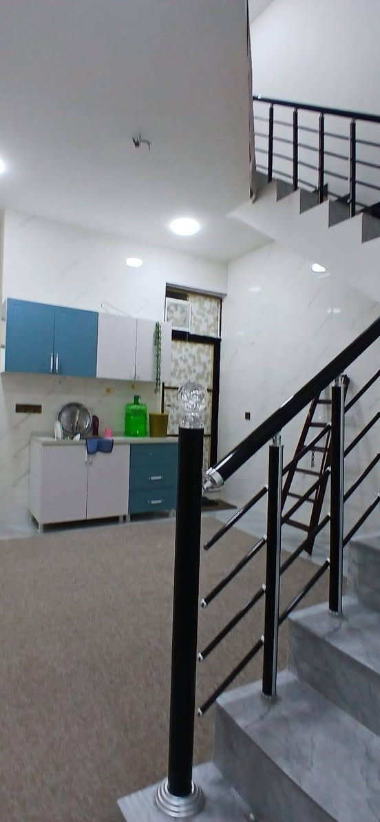 السلام عليكم دار للبيع ٧٧ م
الموقع بغداد الدوره زراعي طوكان بين شارع ستين والصحه 
يحتوي على ٣ نوم وصاله  ومطبخ حولي وخدمات عدد ٢ وبتونه وسطحين جاهز للسكن 
بناء ٢٠٢٥ واجه ٤.٥ ونزال ١٧ مع إقرار محكمه للمشتري 
السعر ١٢٠ 
للتواصل والاستفسار الاتصال على 
***********
*********** متوفر واتس
