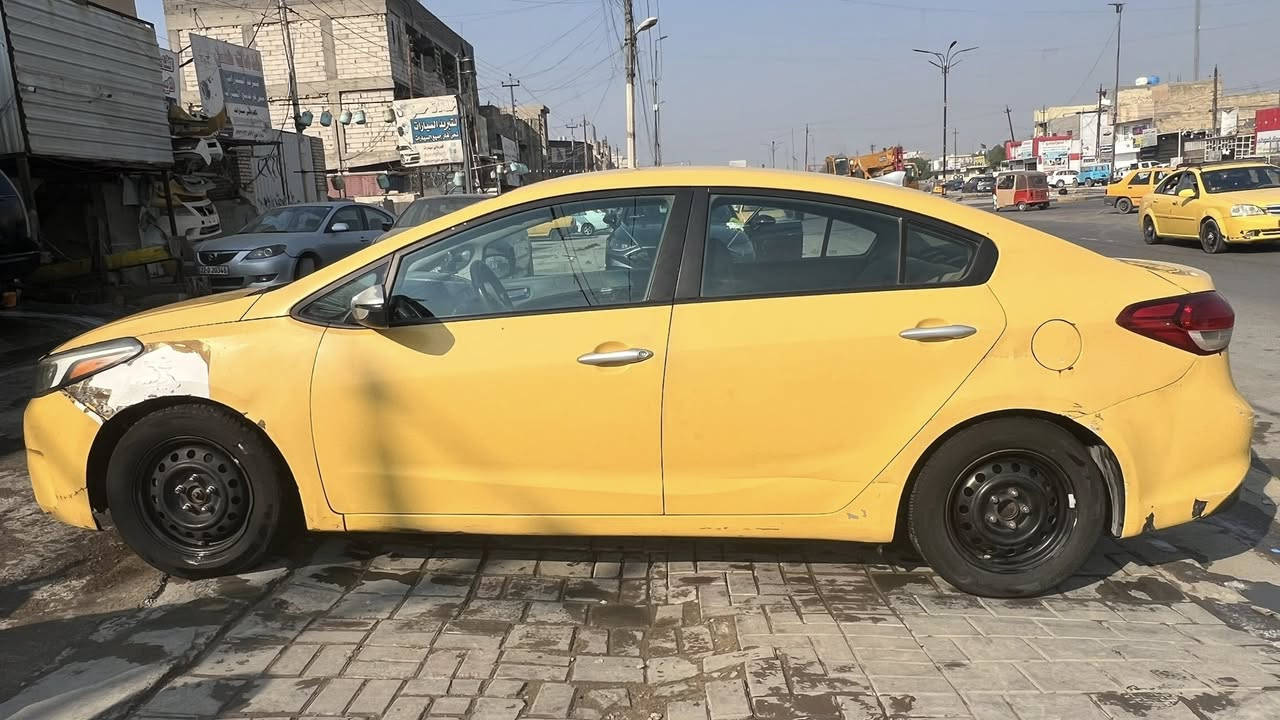 السلام عليكم. كيا فورتي 2017 رقم بغداد باسمي مصفر هيئه وغرامه ورقم جديد هزه جديده
حادثه جاملغ وتكمه وشبر قماره 
تبريد شغال منضومه جديده صدرها زين 
السعر 100 وبيها مجال 
***********
