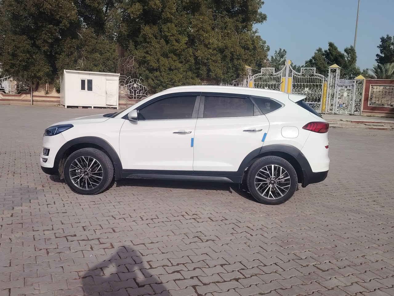 سلام عليكم سياره نوع توسان موديل 2020خليجي فول مواصفات عده البنرامه بصمه شاشه كامره حساسات تحكم ستيرن جهتين خمسه ويل كب خمس عدسات  شاير مري تحكم مري كشنات كهرباي جلد تدفاه تبريد تبريد قطعتين كفاله كير مكينه حداديه تخم تاير تبريد مكفوله من ضربه او تبدي عده قطعه وحده كلير اثر شخط بصيط العنوان كربلاء السعر188 بها مجال حق الجيه رقم ***********الهاتف
