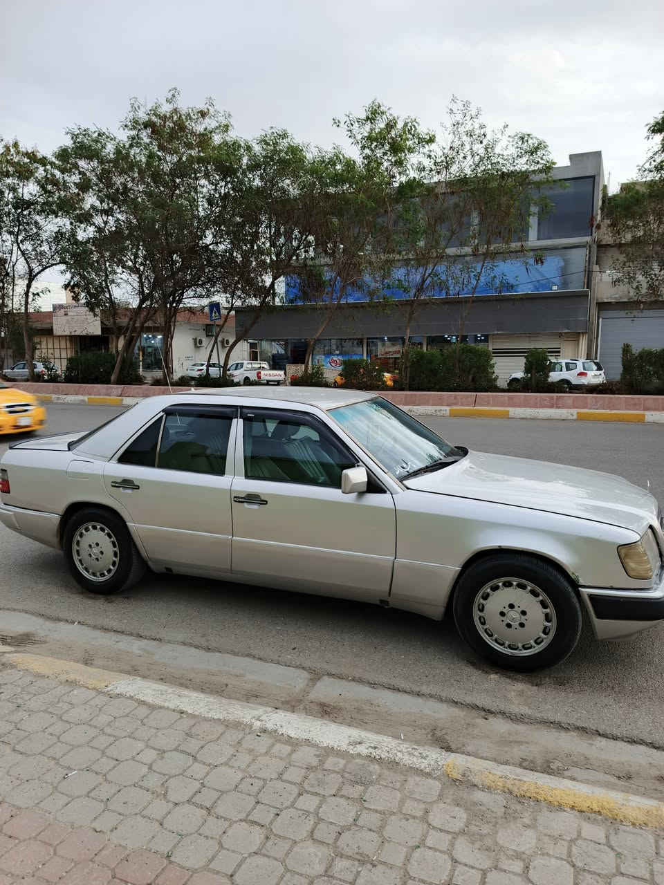سلام علیکم  mercedes benz وارد یابان
حجم  300se
مودیل 1991 بلاد
تبرید شغال كشن كهربا سستم غاز ئیطالی
محرك بطه  3000 كیر محرك شرط
مابی ضربه ولا خیاس صبغ عام للجمالیه
سنویه ولرقم جدید بطاقه بنزین و غاز 
تایرات جدید 
مابی مصرف 
تخم لایتات زینون 
مكان كركوك 
0751 822 8122
 السعر 70 وبی شویه مجال
اذا مو مشتری لاتزعجنه مع احتراماتی
