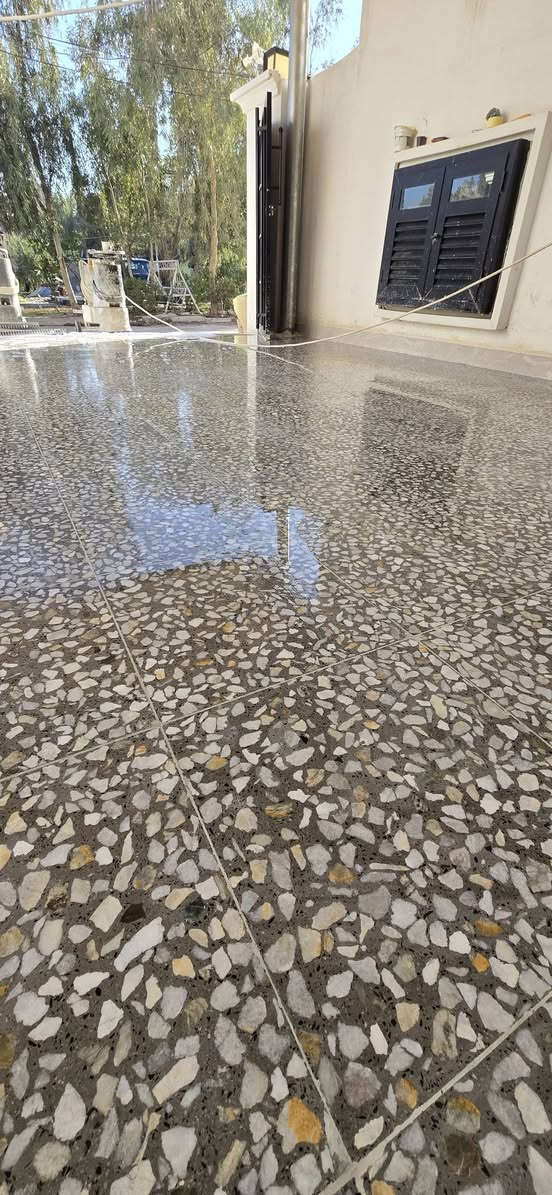 جانب من أعمالنا اليوم في ناحية كنعان (موقع العمل الجديد) 🏗️✨
نقدم لكم خدمات جلي الكاشي الموزائيك العراقي بأعلى مستويات الدقة. نحن مستعدون لجلي وتلميع جميع أنواع الأرضيات:
✅ الكاشي والمرمر الطبيعي.
✅ تنظيف وتلميع البورسلين.
✅ استخدام أحدث المواد والأحجار الإيطالية لضمان أفضل لمعان وحماية.
​للحجز أو الاستفسار، يرجى الاتصال بنا على الرقم:
📞 ***********
