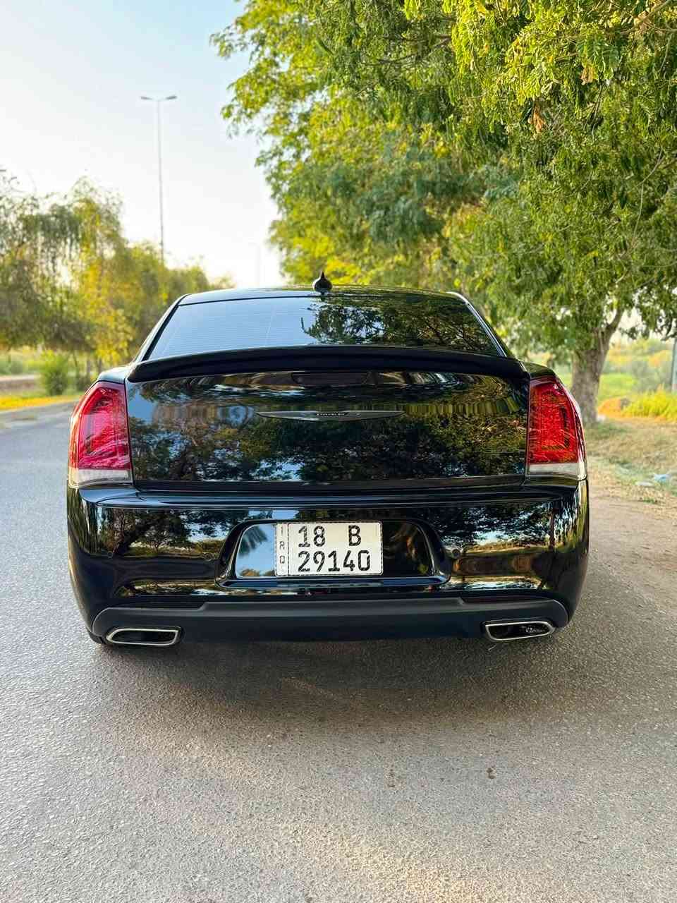 كرايسلر لارج 2022 فول مواصفات 
بانوراما - داخل اسود ملكي  - شاشة كاربلاي نفكيشن- اشارت ترحيب - تشغيل عن بعد - ويل حجم 20 اصلي مع تخم تاير جديد - كشنات كهرباء - حساس امامي خلفي - ردار جانبي - اشاير مري - نقطة عمياء - سستم صوت الباين + دمام بالصندوق - برده خلفيه - خزّن ميموري - كشن تدفأ تبريد - عدد  30 الف 
- رقم مشروع وطني وين ما تحب تكدر تحول وتنقل ملكيه وبسمي سياره هزه جديده ورقم دولي جديد
السيارة حادث جاملغ  الامامي مبدل نفس لون فقط //////
بـسعر 275 وبيها مجال 
 *********** موقع السيارة / بابل
