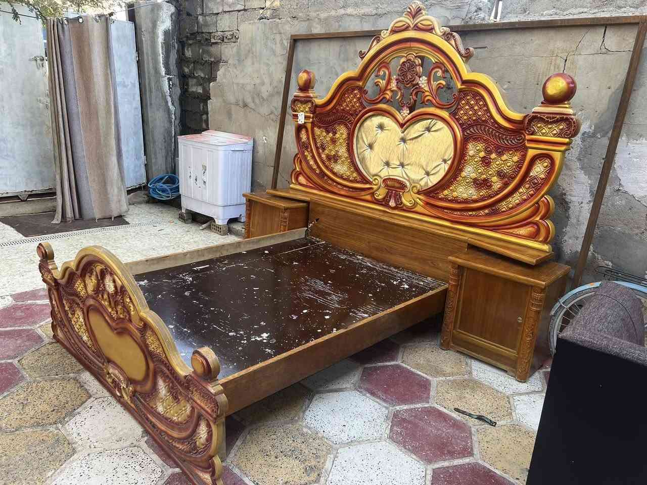 چربايه وملحقاتها وميز امرايه فقط الجام مكسور
للبيع300.    السعر.      هاتف ***********
