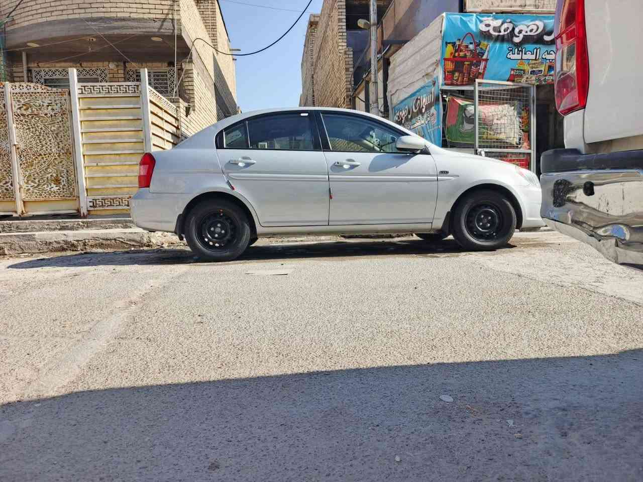 سلام عليكم اكسنت 2010سيارة جديدة بسمي مكفولة من الصبغ والبارد السعر 95 وبيهة مجال  ***********
