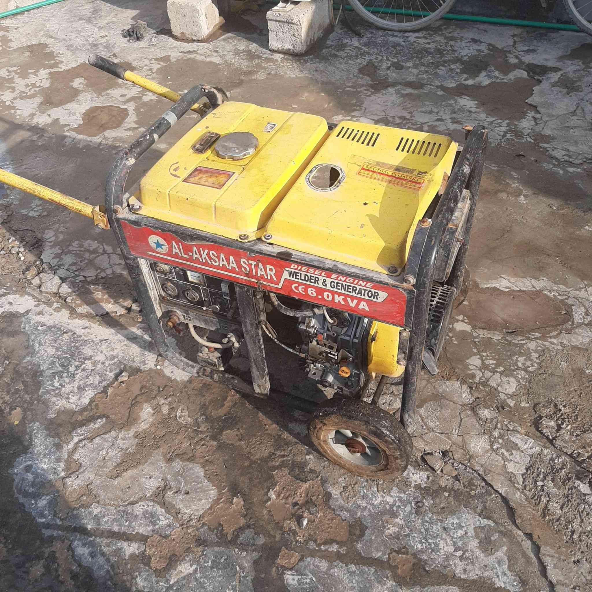 السلام عليكم 
عندي مكينت لحيم ودرين ثابت مولدات ٢ بطل وكسجين 
مكص مال بليت يدوي جيهتين 
جه تثقيب  عده مال تورنه 
لمازات كامله 
سعر مليون ٧٠٠ بيهن مجال حك جيه
مكاني بغداد  ناحيه الوحده 
لستفسار ***********م
