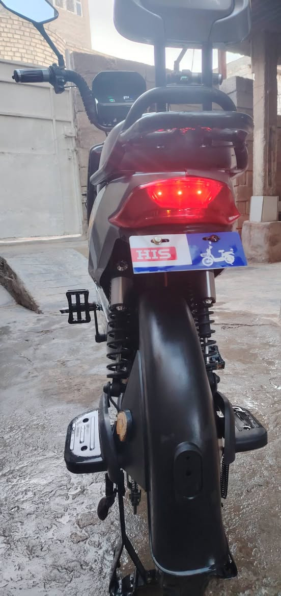 السلام عليكم
درجه شحن نوع HIS موديل 2024 
ما صار هواي من ماخذها 
بطاريات 4 کبار 
رتفاعها عالي تشتغل بصمه وسويج ونظام NFC
مكان ابو غريب 
سعر 450 و بیها مجال 
*********** رسالني وتساب
