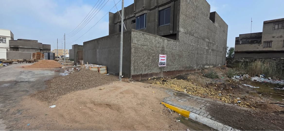 قطعة ارض للبيع 
حي النفط -شارع البانزين خانه ثاني فرع على اليسار 
المساحة 450 متر
رقمها 21/20 مقاطعه ٥ ام التلول 
مقابلها ساحه فارغه
بأسمنا حره غير مطلوبه وجاهزه للتحويل
للتفاصيل والاستفسار ***********
*********** السماوا, المثنى
