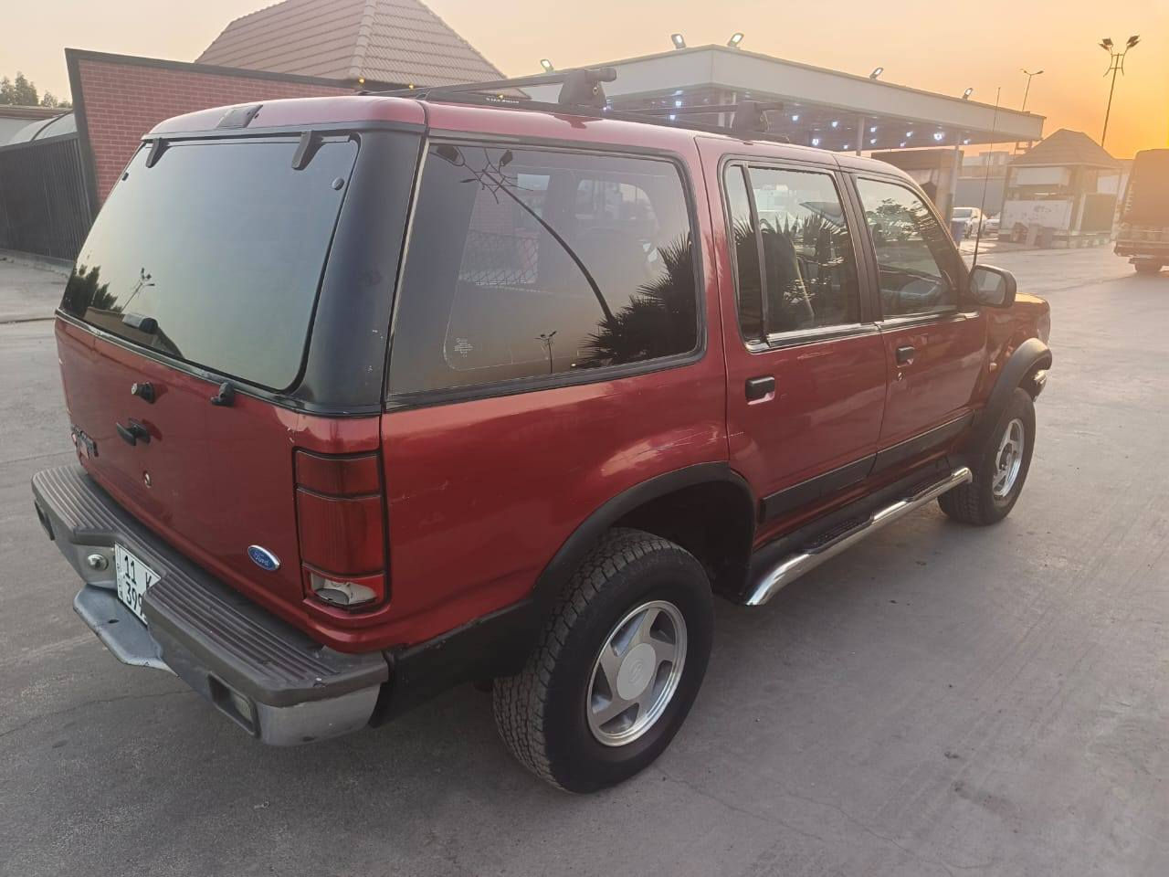 السلام عليكم فورد اكسبلور موديل 94 مكينه سته سلندر بلاد 3,5كير بلاد مصبوغه حزام شرط  لاقماره ولا بنيد حداديه 60بالميه بأسمي السياره رقم بغداد سنويه ل30 كهربائيات شغاله تبريد بوري مثقوب ولفان بي ضعف بيع او مراوس ب سايبه تكسي مكاني ديوانيه المركز سعرها 47وبيها مجال قليل ***********
