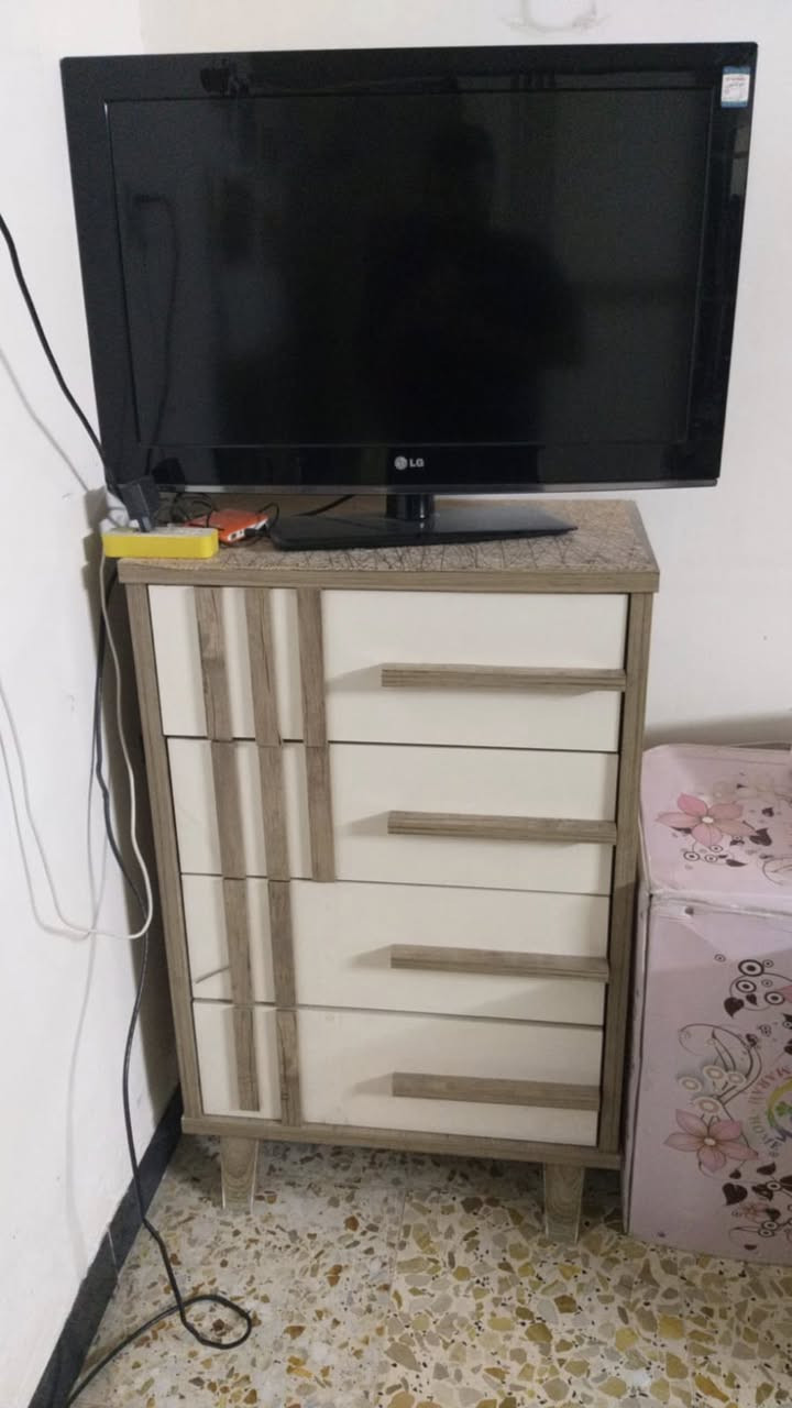 للبيع نوع ثقيل جدا اغلبيتهه مري 
نضيفه بوب سلايت صار سنتين مشتريهه 
فقط باب واحد يحتاجله سجه سعر خاص ويه تفاصيل
او مراوس باصغر منها


**إذا كنت صاحب هذا الإعلان وتريد حذفه لأي سبب، رجاءا أرسل رسالة إلى الدعم الفني**