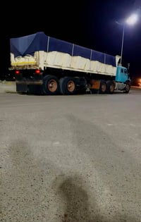 مارسيدس تريله قلاب82 للبيع راس وعربه جاهزه للعمل سنويه مجدده بسمي الاس...