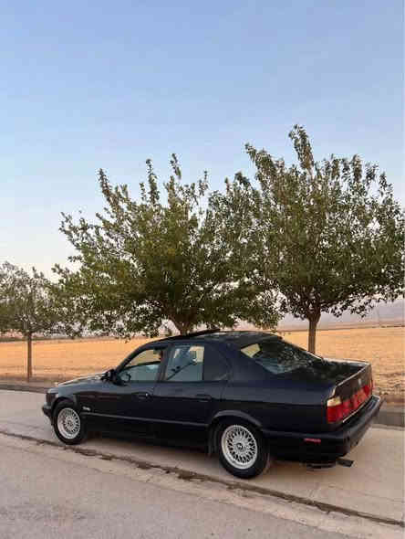 Bmw 
مودێل 1992 حەجم 520 کەپس گێر عادی گێر محرك اکسل کارەبایی شەرت✅ سەنەوی کەسك اولیات و غرامە شەرت تایە و ویل و تەخم جدید جام کهربایی سلایت لایت حەلقە
سعر 34$ و مجال عنوان بەردەرەش قەسروك
0750 789 6158
*********** دهوك
