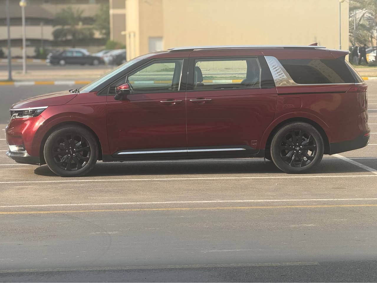 كيا كرنفال 
2024 SX-prestige 
برستيج وارد امريكي فول 1/1 
رقم بغداد
‏Kia Carnival Mpv SX-Prestige2024   3.5L
 
                 حجم المكينه : 3500 V6
         المسافه المقطوعه : 18800 mi
الضرر :  جاملغ و بنيد وجاملغ خلفي 
            ايرباك ستيرن 
#مواصفاتها 
فتحتين سقف
1.شاشه 
2.كامرات 360 امامي وخلفي وجانبي وداخل السيارة هم كامره 
3.بصمه
4. نظام ايكو + سبورت + سمارت
5.ويل كب 
6. تشغيل عن بعد
7.حساسات خلفي امامي وجانبي
8.بيبان كهرباء اثنيهن 
9.لايتات لد
10.لايتات زنون
11.بكلايتات لد
12.اشاير بالمري
13.رادارات 360 امامي وخلفي وجانبي
14.كشنات جلد لون مشمي بلادي
15.ثلاث قطع تبريد
16.هيترات بالكشنات حار بارد
17.هندبريك بصمه
18.شحن وايرليس
19.هيتر بالاستيرن
20.كشافات 
21.مري شفط +قلاب من ترجع ع بك تنزل للأسفل + كامره 
22.كشنات كهرباء 
23.كشن السايق ميمري
24.تحديد مسار
25.الكشنات الخلفيه سياحي+تدفئه و تبريد
فول موصفات 1/1 جاهزه 
مكان السياره / الكرادة شارع 42 
السعر 252 $ وبيها مجال بسيط 
للأستفسار *********** بغداد, العراق
