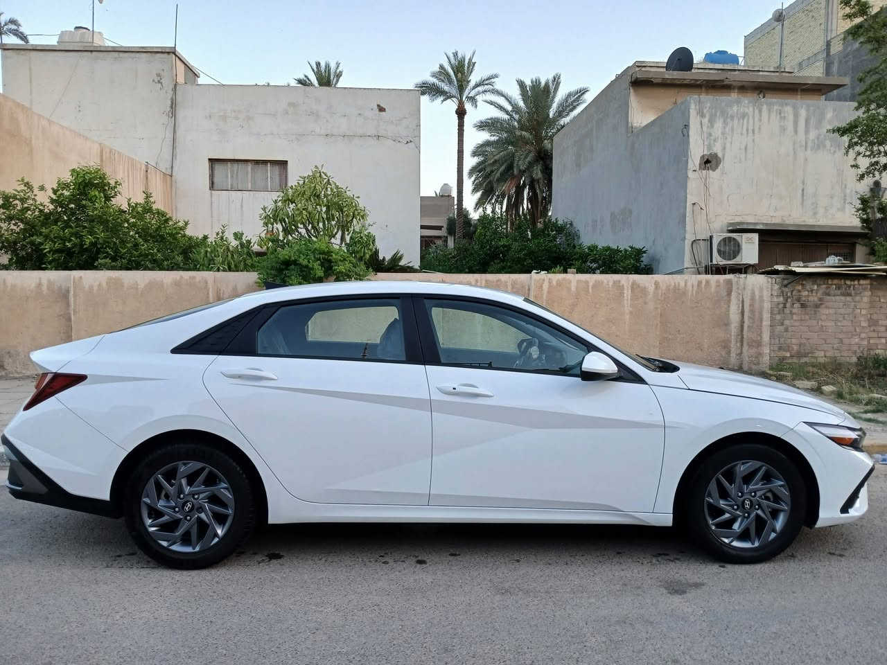النترا وارد امريكي موديل 2024 ماشيه  ٤٣ ميل محرك ٢.٠ بدون دوانز بعدها جديدة حادثها فقط بنيد وجاملغ مبدلات وشويه مصبوغ من الباب فقط بدون رقم منفيس تترقم جميع المحافظات فول مواصفات  عدا الفتحه معروفه مواصفاتها مابيها اي نقص مكفوله من كلشي محرك كير تبريد صدر بحاله الوكاله كلها مكفوله من شواصي ولغود تاخذها متصرف عليها فقط رقم وثاني يوم تباشر بالمعاملة سعرها ١٣٥ ورقه بيها مجال جدا قليل للشراي واني بخدمتكم مكانها بغداد اليرموك للاستفسار اكثر اتصل وتساب او فيس ***********
