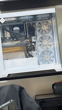 RTX 4070 • R5 7600 • شاشة 200Hz