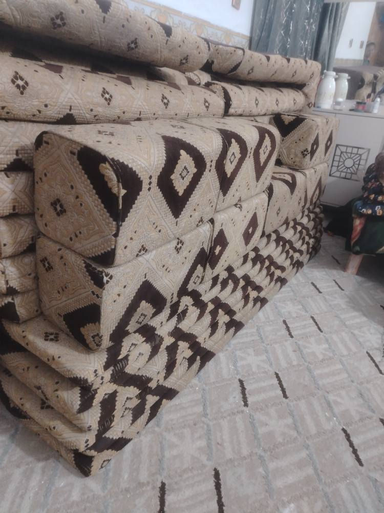 جلسه عربيه للبيع ١٤ متر ٧ دواشك كامله مع تجوات حبيبات نضيفه سعرها ١٧٥ مكانها نجف حي ميسان مقابيل العسكري *********** بيه وتساب النجف, العراق
