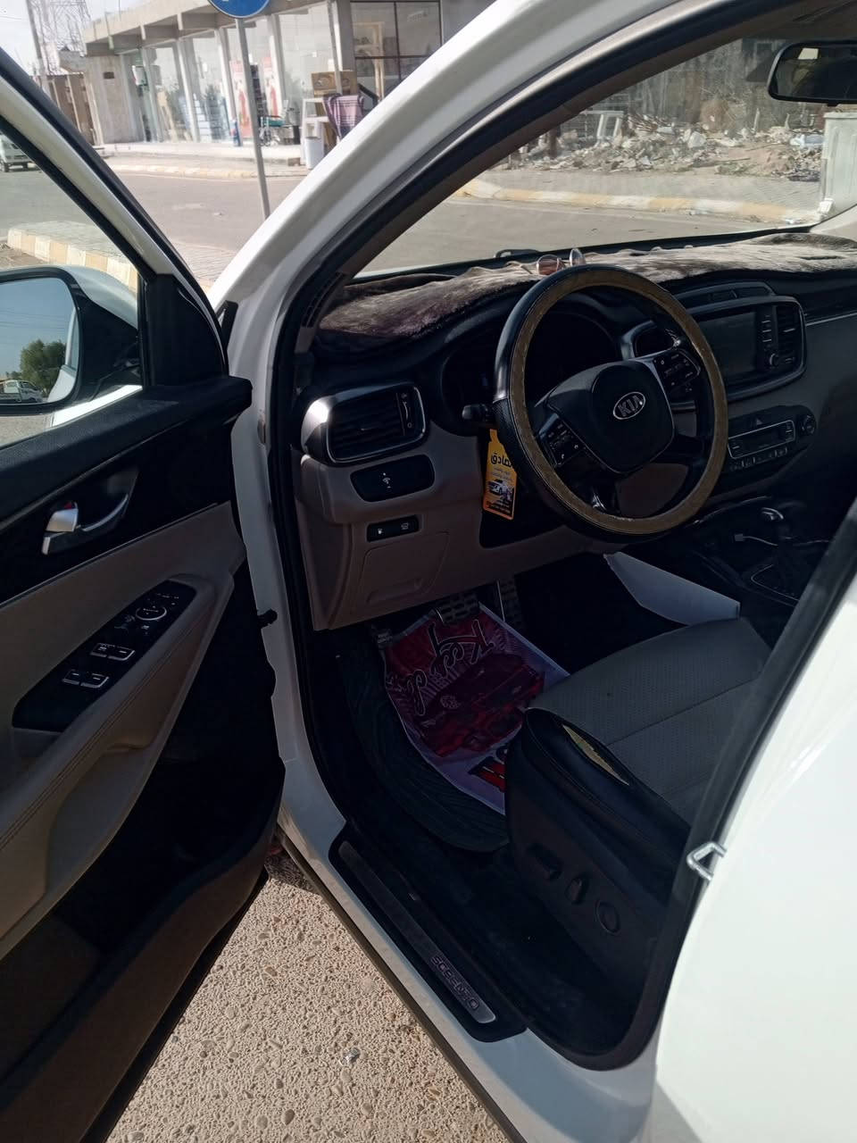 السلام عليكم
سورنتو 2020  خليجي كويتي6 سليندر  ، 7 راكب خليجي مكفوله كفاله عامه،  دبل شباج
فول مواصفات عدى الفتحه
نظام ترحيب 
بصمه ابواب وتشغيل 
لايتات زينون 
 كشنين كهرباء  
كامرا خلفيه 
دبل حساس امامي خلفي
 فول تحكمات ستيرن 
بردات خلفيه 
٣ انظمه قيادهة
سايد بريك بصمه
صندوك كهرباء 
تبريد ٣ قطع 
وبقيه المواصفات معروفه
سيارة جديدة جاهزة من كل شي  سيارة جديدة شركة ماتصرف عليه دينار  رقم الانكليزي الجديد وهزة جديدة ماشية 110الف كيلو السعر٢٤٨ وبيه مجال للطيبين العنوان صلاح الدين بلد  *********** بيه وتساب ***********  علمن السياره جديده عل الشركه يرهم مراوس حسب القناعه
