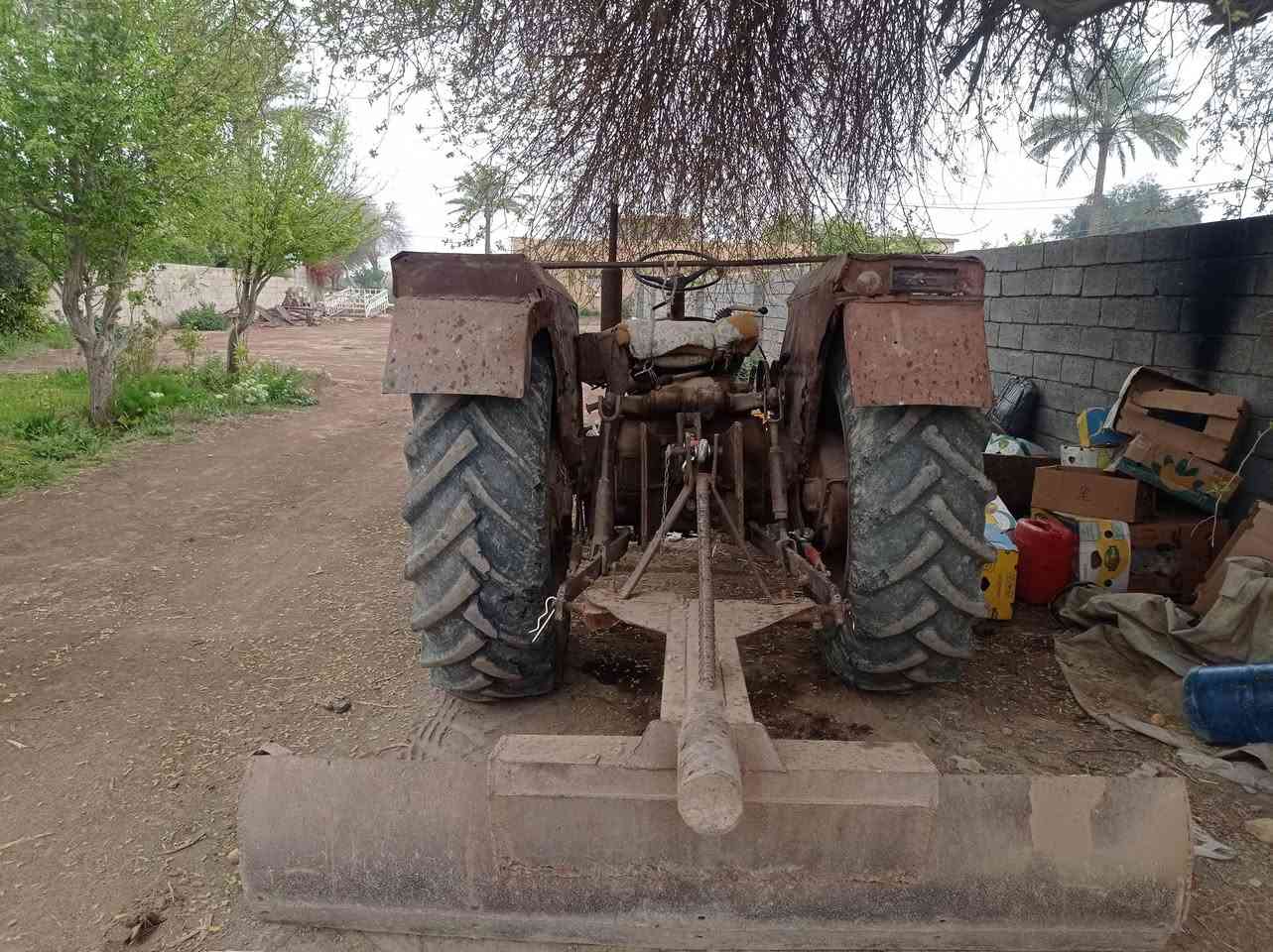 السلام عليكم للبيع عنتر موديل 88 حجم 71 جاهزة من كلشي محرك مجفت جديد باور سلف  كهربائيات تايرات جاهزه للخير المكان بغداد اليوسفية رقم ***********
