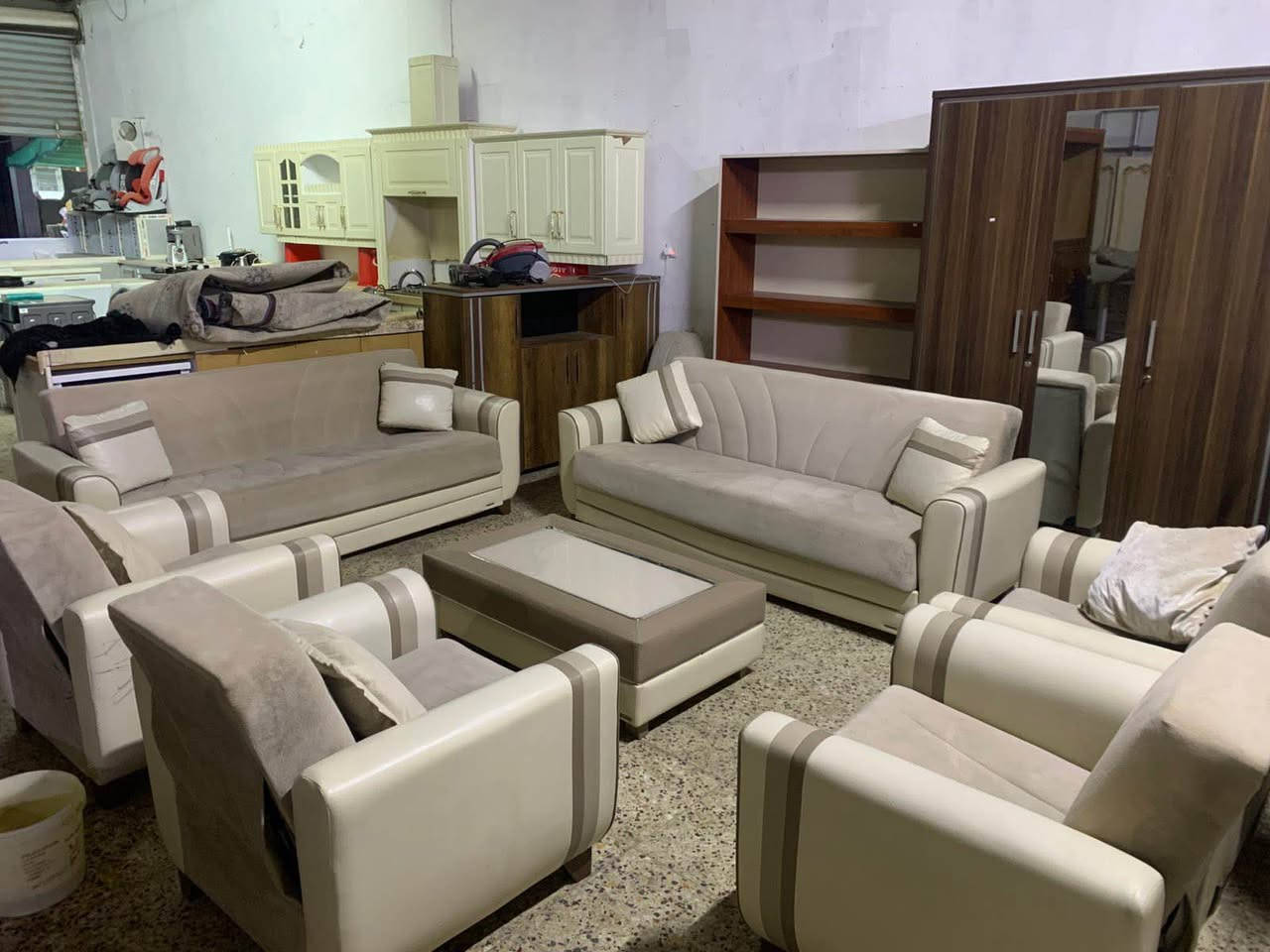 تخم قنفة جلدي اصلي ١٠ نفرات مع ميز حيل نضيف سعر ٣٥٠ ألاف عنوان دهوك بروشك ت*********** دهوك, العراق
