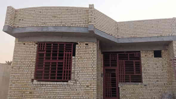 قطعة أرض للبيع ، في كربلاء
تقع في موقع مميز على شارع بغداد ، قرب مدينة سيد الأوصياء ، على شارع المشايه ، تبعد عن الشارع الرئيسي مسافة قريبه
علما انها قريبه للمدارس والمحلات التجاريه وتبعد مسافه قريبه عن الإمام الحسين
مساحة القطعه 450 متر ، الواجهه 12 متر
 تحتوي على بيت حديث ، مساحة تحت البناء 150 متر ، واجهة البيت 9 متر.

العقار مبني من الطابوق والأساس كونكريت مسلح حديث طابق واحد ، مهيئ لبناء طابقين
يحتوي البيت على : 2 غرف نوم + هول + استقبال + منور + مطبخ + مغاسل خارجيه وداخليه 
وتحتوي القطعه على حديقتين ، حديقه اماميه وحديقه خلف البيت
طابو 25
الخدمات كامله بقربها ماء اساله توصيل مباشرة للبيت وكهرباء رئيسيه وماء ومنطقه سكنيه كامله
يصلح البيت ك دار لزوار الامام الحسين او حسينيه أو سكن أو أي إستثمار اخر.
سعر القطعه كامله مع البيت 187 مليون وبيهه مجال
عند الشراء يسلم البيت كامل جاهز مع الكهرباء والماء وليس هيكل
للاستفسار الاتصال على الرقم
***********
***********
