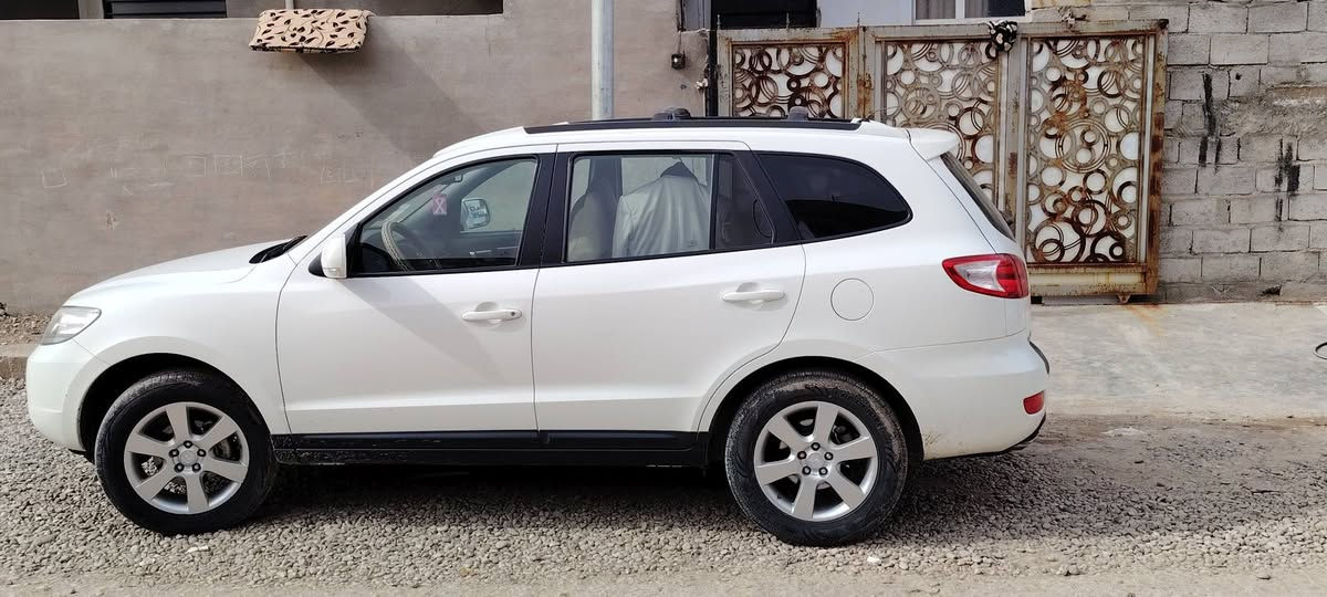 السلام عليكم.. سنتافي 2009 خليجي 6 سلندر قطرة صبخ ما بيهَ محرك كير شرط  سبعة راكب ثلاث قطع تبريد ماشية 149 رقم كركوك أ  ٣ أرقام
***********
