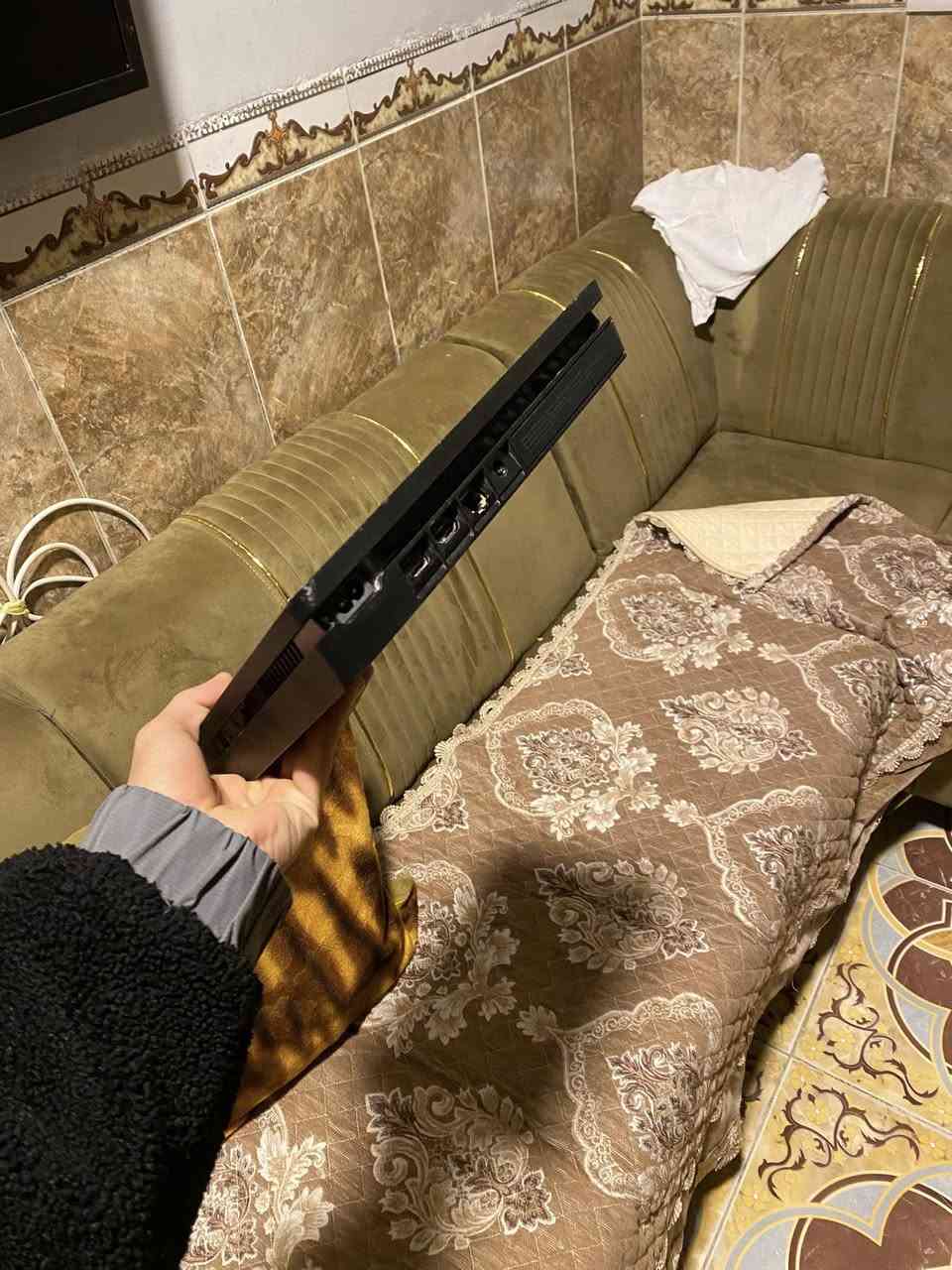 بلي فور سلمً مهكر نضام 11/50مع جوستك عدد ثنين ومع بلازما حجم 32بدونً نت السعر 250الف فقط 
عنوان ديالى بعقوبه 
الهاتف :***********
