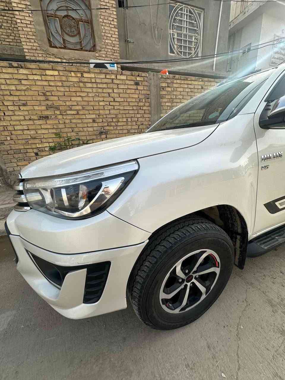السلام عليكم
#للبيع تيوتا هايلوكس  
2018 
trd 6 سلندر 
رقم اربيل سنويه ل2029 
السعر 280$ وبيها مجال 
*********** 
واتساب موجود
