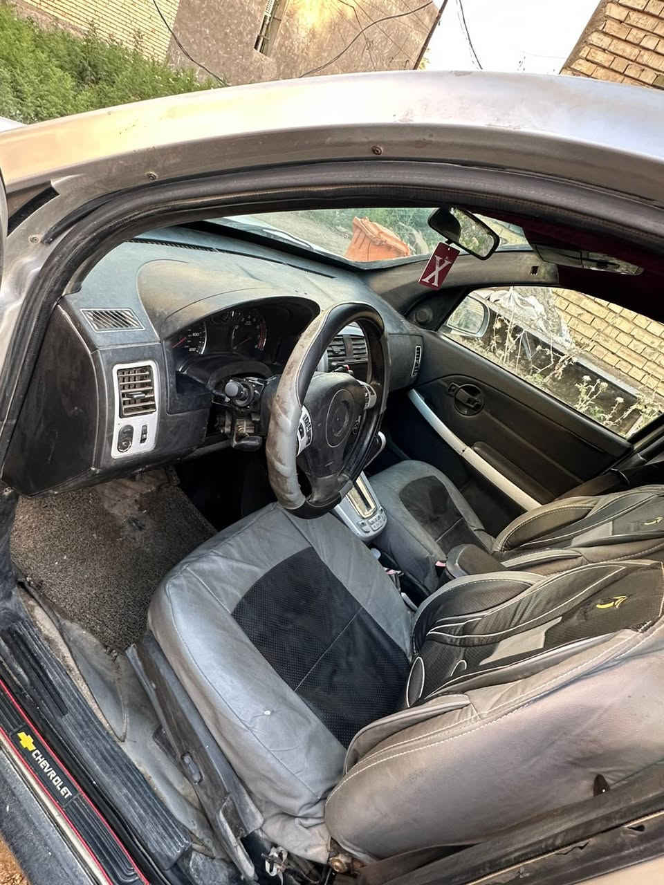 *🚗💥 للبيع شيفروليه بونتياك 2007 - 6 سلندر 💥🚗*

📄 *السنوية*: بأسمي، شرط التحويل ثاني يوم. سنوية نافذة لحد 2029  
📅 *هزة*: ناجحة لحد شهر العاشر  
🔧 *ملاحظات مهمة*:  
- التبريد ما يشتغل، يحتاج راديتر وغاز  
- والكشر شوفة العين 
- مشط الستيرن عاطل
🔧 *الحالة*: ماكينة وكير شرط الفحص 100%  
🎨 *اللون*: رصاصي سلڤر
💰 *السعر*: 47 ورقة وبيه مجال للشراي 
📍 *المكان*: بغداد  
📞 *للتواصل*: ***********

الشراي يتفضل وما نقصر وياه 🤝🔥
