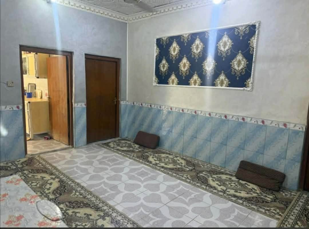 بيت زراعي للبيع مساحه 500 متر لبيت يحتوي ع ثلاث غرف وصالتين+ ديوانيه  وصحيات داخليه وخارجيه بل أضافه إلى قعطه بيه بستان وحديقه جبيره لبيت ثاني بيت عن شارع العام طريق سوق الشيوخ فضليه  لبيت كلش جبير سعر خاص***********
