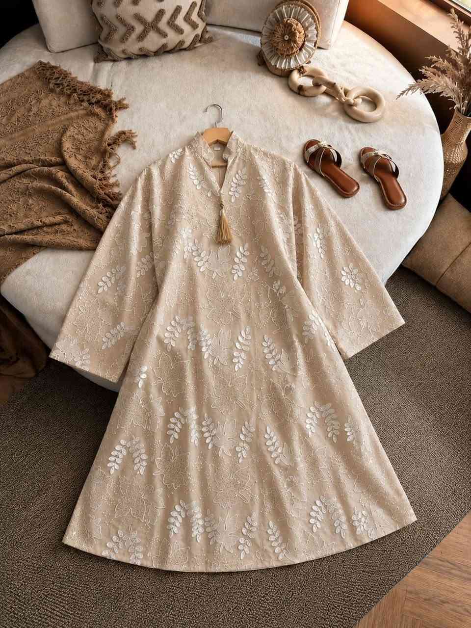 دراعه كويتي خامه باربي شانيل كريب
قياسات L Xl XXL XXXL
 موديل 3 الوان


**إذا كنت صاحب هذا الإعلان وتريد حذفه لأي سبب، رجاءا أرسل رسالة إلى الدعم الفني**