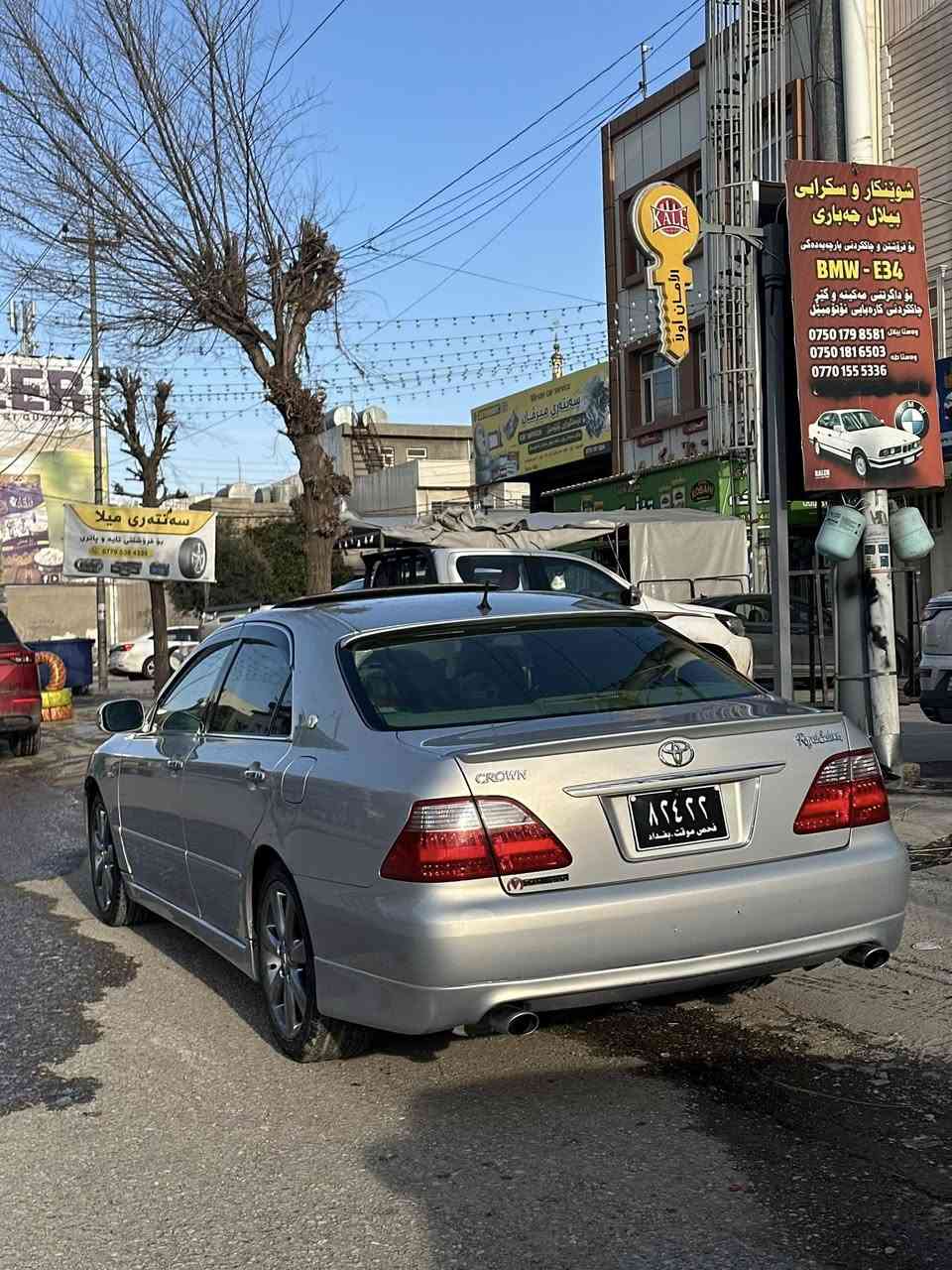 سڵاو  شاهینە ساخ ساخ  ١٨٢
٢٠٠٧ بەسمە ڕەساسی 
قەپات قەپات مواسەفات 
ڕەنگی بەحری
سەیارەکە لۆک لۆکە کامل مەسروف 
یەک دینار مەسروفی تیانیە 
جڵد هیتەر 
سڵایت
چوار کوشن کارەباو هیتەر 
سێ پەردە 
سەلاجە 
مەرکەزی کامل کراوە بە سپۆرت 
ڕۆنی هایدرۆلیکی گێڕو مەکینە تازە 
بە شەرتی سەقف و حیزام بێ دەعم و لێدارو
نرخی ٨٠ گەڵاو کەمێ مەجال
ژمارەی تەلەفون 
***********
