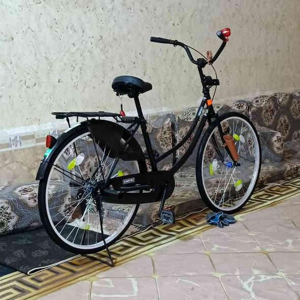 السلام عليكم بايسكل سانتوس موديل 21 إلى البيع معه غراضه المكان قضاء الغراف السعر خاص او واتساب***********
