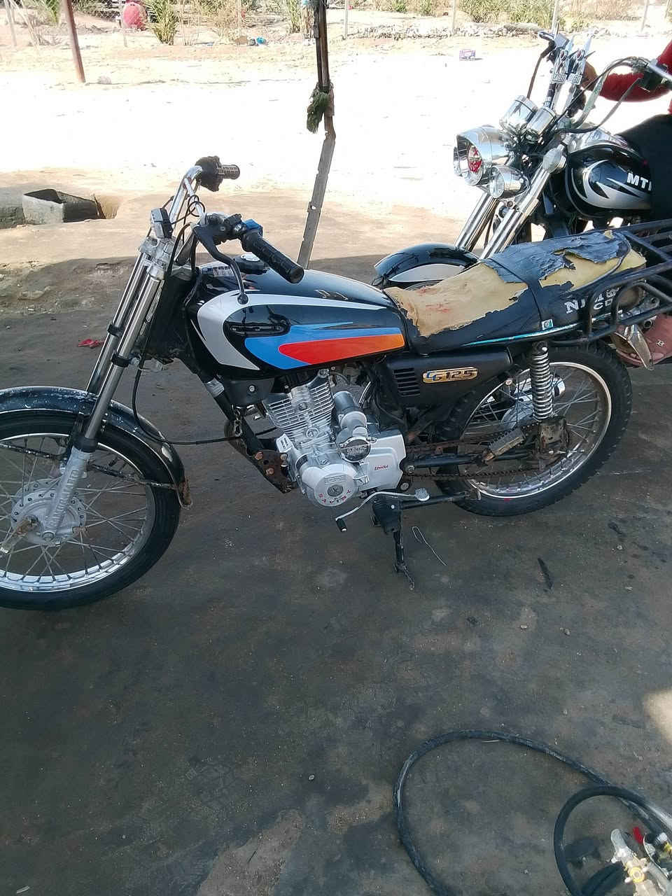 البيع كلك مكفوله من السرقه مكاني نجف حي شرطه جاهزه الدراجه موديل واحد وعشرين محرك جديد السعر 350 الشراي يخابريني وبيه خير ويدلل ***********
