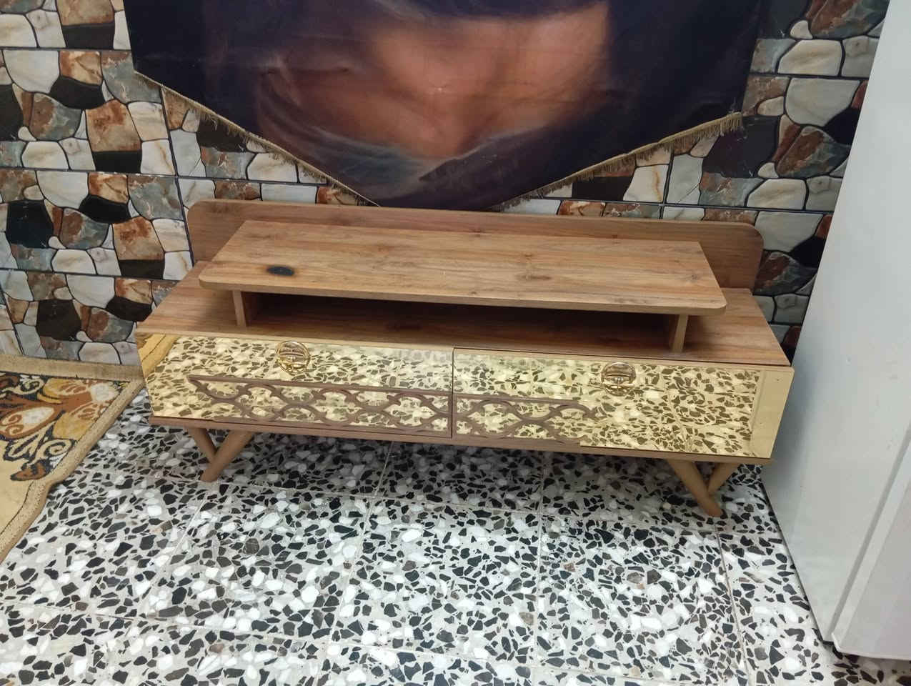 ميز ابلازمه للبيع نضيف ليشتري يتصل على الرقم الموجود ***********
