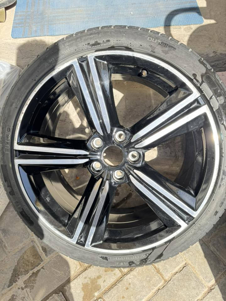 السلام عليكم
للبيع 
ويل هوندا اكورد مع التاير عدد ٣ 
لايت جهة اليمين (مال الراكب) صار بي كسر وهملته  لحد ماطفة وماعرف شنو بي قيم واخذ
واتساب ***********
