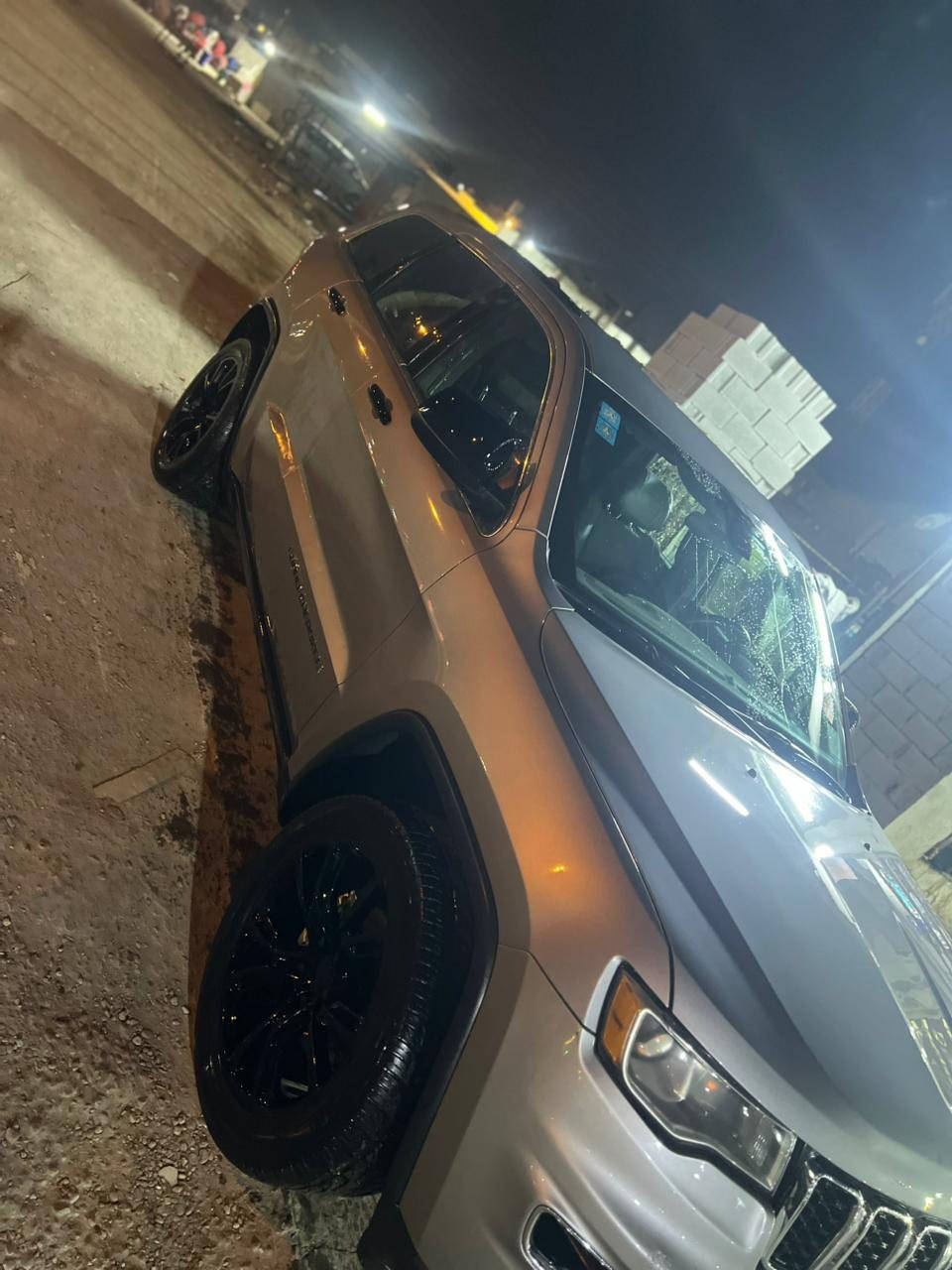 جيب كراند شيروكي 2018 وارد امريكي تقرير غرق مياه امطار فقط تعمل وتسير ب امريكا وهنا بلعراق بيها مكانين بارد السياره جاهزه من كلشي برغي مامفتوح بيها بسمي رقم انكليزي شرط التحويل صور التقرير موجودات وي الصور
السعر 208  
للاستفسار 
***********
