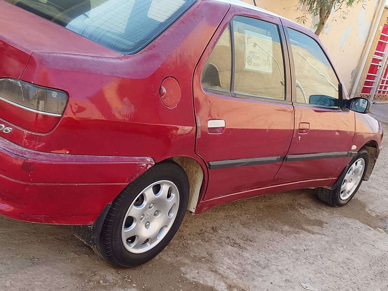 سلام عليكم بيجو 306 للبيع سيارة نكره سلف مكينه وكير مال حاويه سيارة بيه كازكيت خفيف تخم تاير كهربائيات شغاله بدون تجطيل اتكفل سرقه وعشائر راعيهه رقمه ضاع مني الله شاهد ترايهه 200 سعرهه 18 وبيهه مجال رقم *********** مكاني مشروع الوحده قرب بسمايه
