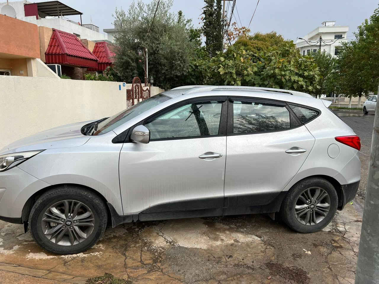 سلام عليكم
( بيع فقط ) 

توسان كوري اصلي

 موديل 2015 

  ماشي 147 الف حقيقي محرك 24 دوش

  دبل اكسن 4X4

  مكفوله من الدعاميه الي الدعاميه كلها شرط كلين تايتل  بلا صبغ بلا تكحيل بلا  تبديل بي تعديل PDR كد اصبعين كير محرك شرط مامفتوح بيها منضومة غاز  تركي اصلي  سعه 65 لتر السعر 148 بي مجال قليل مكان السياره دهوك رقم موبايل *********** وتساب دهوك, العراق
