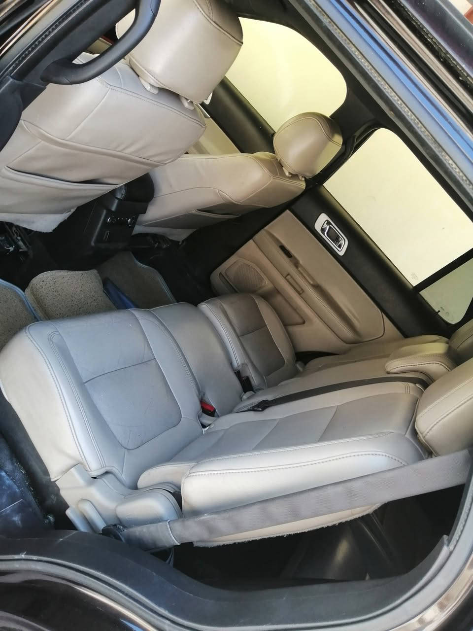 اخوان عندي فورد اكسبلور موديل 13 جديده قطعتين صبغ باب وجاملغ امامي فور ويل شاشه فول مواصفات عدا البصمه رقم بغداد اريد اراوس بسياره اربعه سلندر أعلى موديل العنده يتصل ت ***********
