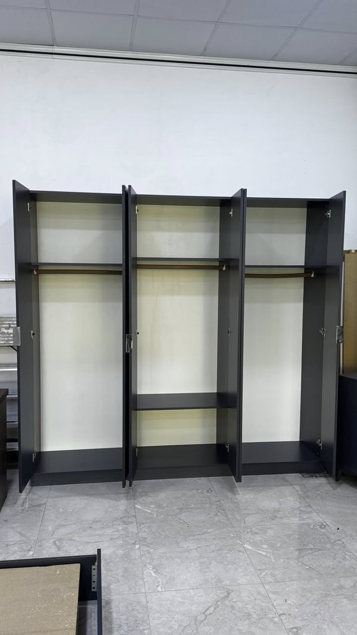 غرفه نوم 5قطع لون رصاصي نظافه اخو جديد السعر 675 الف. مع شد ونقل
      *********** / ***********
