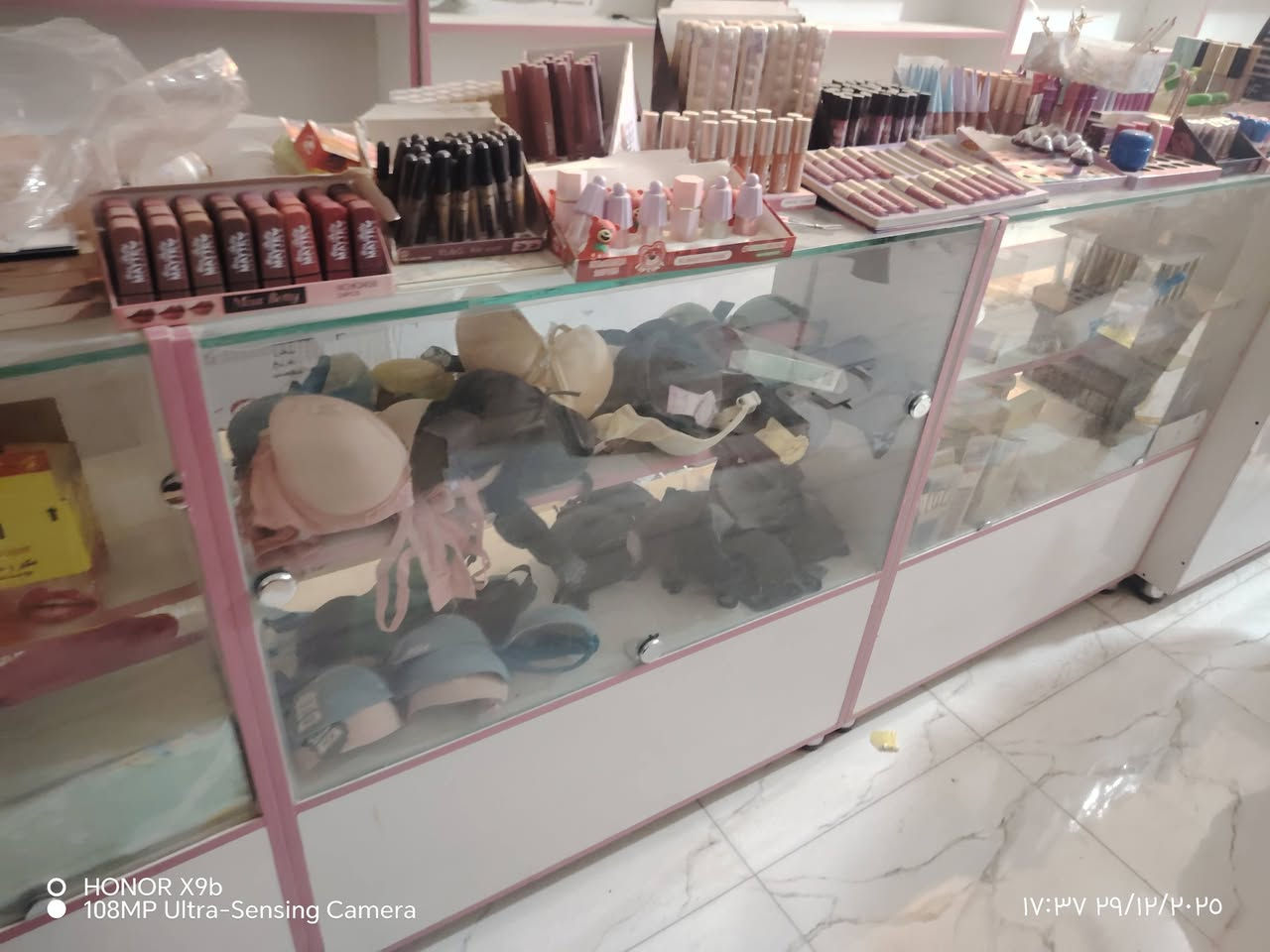 أغراض منزليه للبيع وبسعر مناسب للاستفسار الحر الصغير قرب جامعه أهل البيت مجاور روضه السنابل ***********
