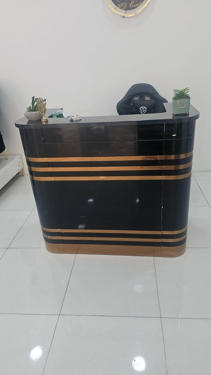 السلام عليكم ورحمة الله وبركاته الميز للبيع مستخدم شهر السعر ١٥٠الف العنوان بغداد جسر ديالى القديم رقمي ***********
