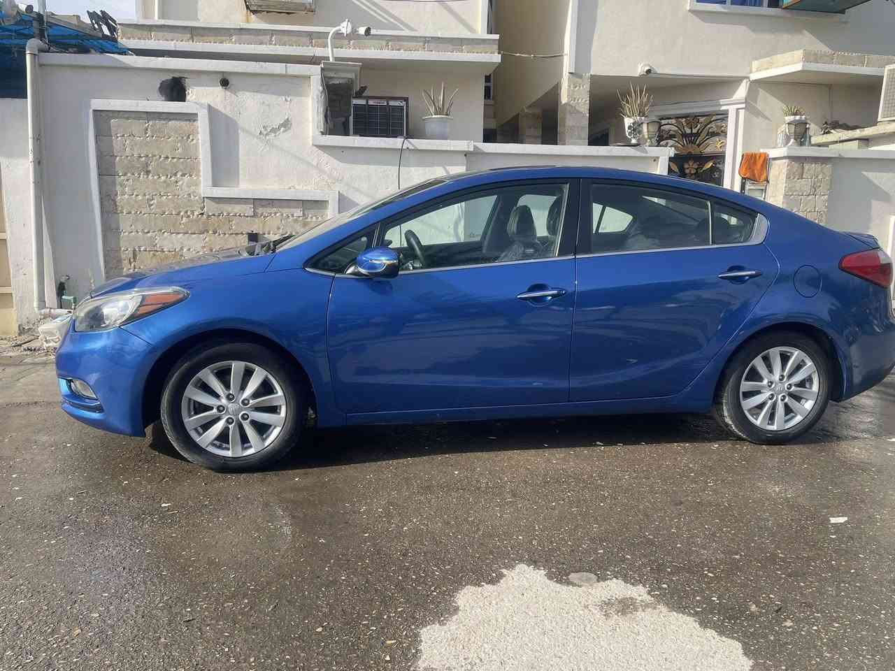 السلام عليكم كيا فورتي موديل2016 رقم بغداد أنكليزي بأسمي مكينه 2000GDI ماشيه 118  حادثها جاملغ خلفي جهة اليسار وهنا  بلعراق جاملغ امامي السياره ليبل واحد صبغتها حزام فرن للجماليه وتصويرها قبل الصبغ مرفق مع الصور  كير مكينه تبريد تدفئه صدر كله تمام السعر ٩٢ ورقه عنواني بغداد الكاظميه للاستفسار اكثر ***********
