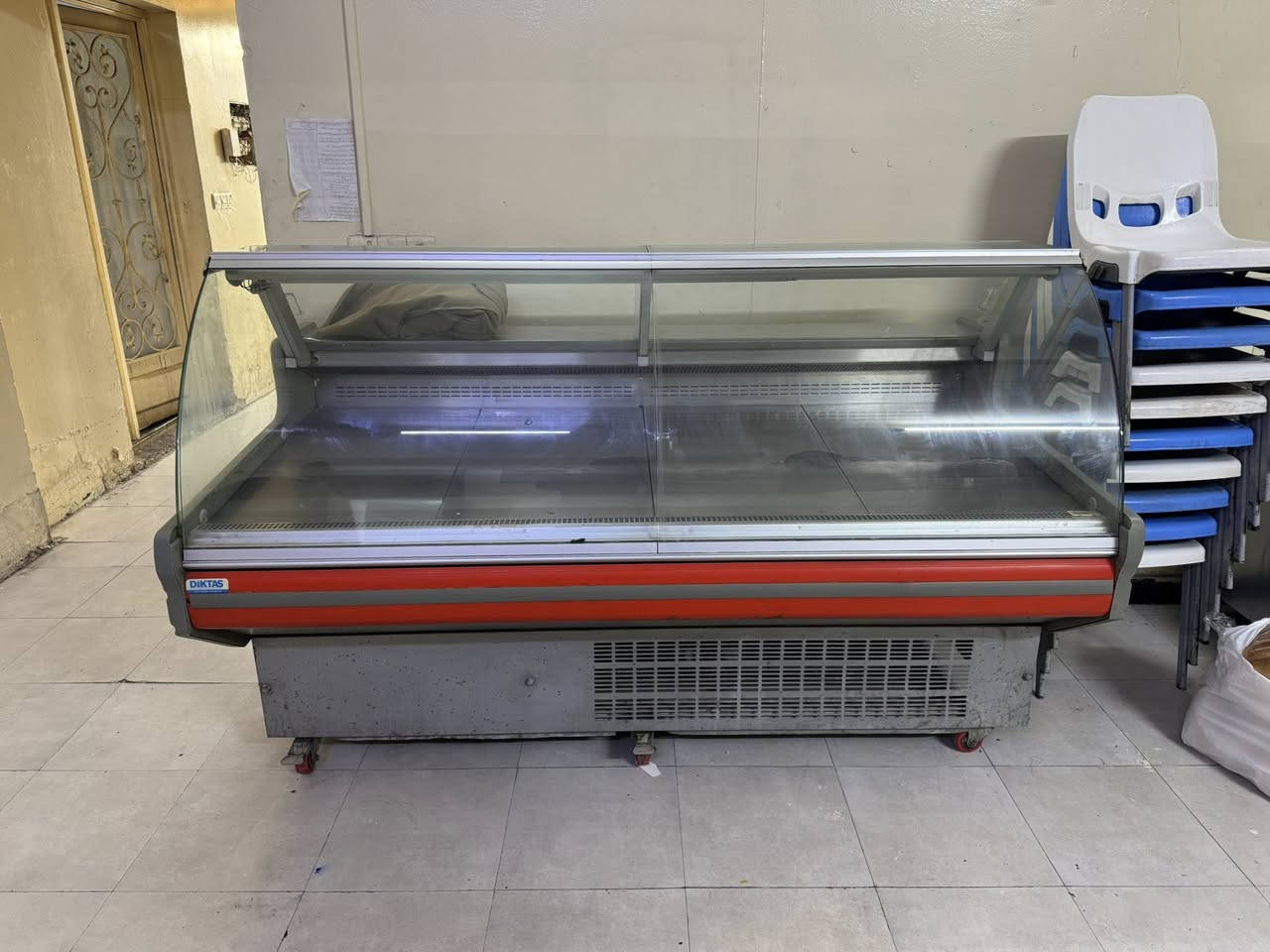 السلام عليكم
للبيع 
حماية شرقي غاز وكهرباء السعر 1.250.000 
مجمدة لحوم السعر 1.500.000
فرن 3 طوابق السعر 900.000
فون طابقين السعر 600.000
للاستفسار الاتصال على ***********
