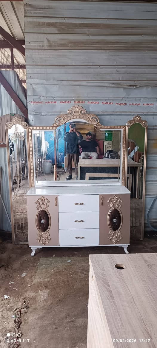 ميز توالت تركي 
ثلاجه  اخت جديد 
***********
