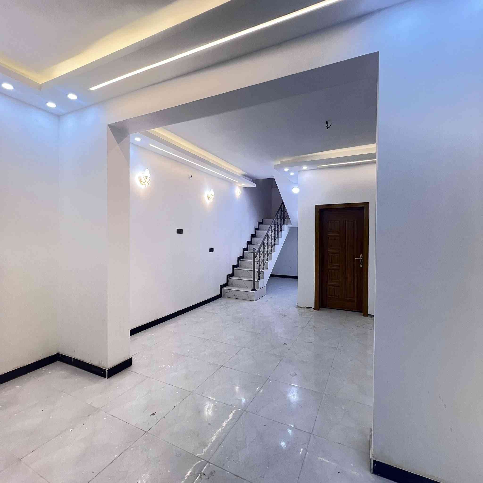 بيت للبيع المساحه ١٠٠م طابق واحد 
يحتوي على غرفه وصاله واستقبال ومطبخ وصحيات٢ طارمه بناء طابوق جديد بعده مامسكون تسليم مفتاح 
سند ٢٥قرار محكمة مكاتبة مع صاحب الأرض مباشر 
خدمات كامله ماي مجاري كهرباء تبليط للباب شوارع 9متر يصلح سكن وحسينيه للزوار 
[خلف جامعه فريحه مباشر 

يبعد عن لامام الحسين/ 4كيلو بلسيارة10 دقايق
السعر 68 وبي مجال
الاستفسار ***********
***********
